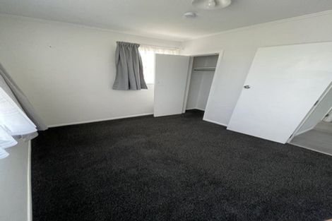Photo of property in 2 Maybelle Place, Kelston, Auckland, 0602