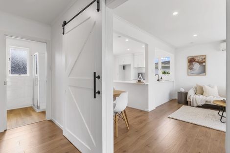 Photo of property in 1/55 Northcote Road, Hillcrest, Auckland, 0627