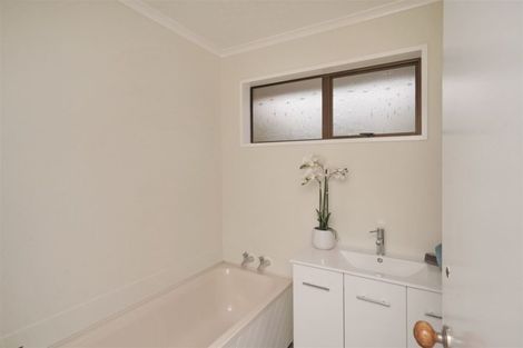 Photo of property in 8 Ridder Place, Halswell, Christchurch, 8025