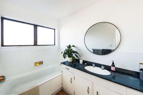 Photo of property in 16 Shakespeare Road, Waiuku, 2681