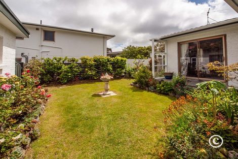 Photo of property in 100 Churton Drive, Churton Park, Wellington, 6037
