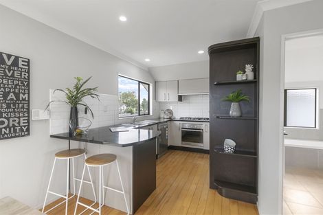 Photo of property in 6a Hope Farm Avenue, Pakuranga Heights, Auckland, 2010