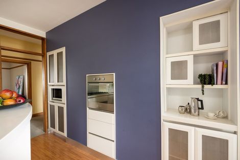 Photo of property in Devonport Apartments, 4/127 Saint Aubyn Street, New Plymouth, 4310