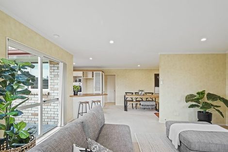 Photo of property in 1 Kirk Close, Rototuna, Hamilton, 3210