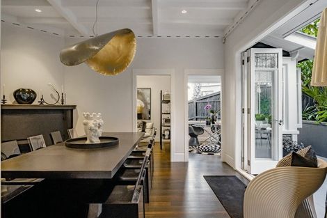 Photo of property in 20 Seabreeze Road, Narrow Neck, Auckland, 0624