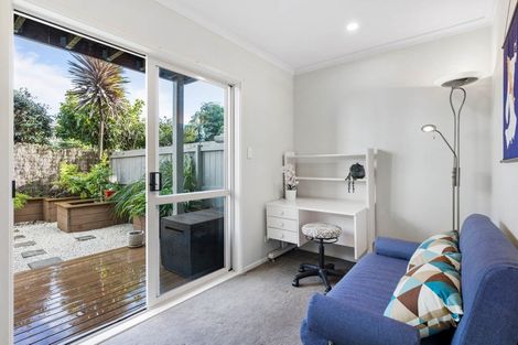 Photo of property in 10/4 Keeling Road, Henderson, Auckland, 0612