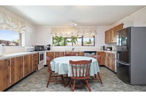 Photo of property in 3 Heron Place, Waiuku, 2123