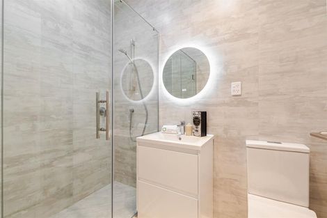 Photo of property in 16 Kuaha Road, Massey, Auckland, 0614