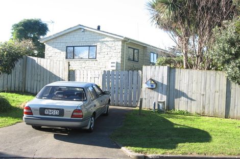 Photo of property in 2/8 Celmisia Place, Weymouth, Auckland, 2103