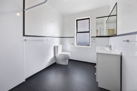 Photo of property in 5 Egmont Street, Hawera, 4610