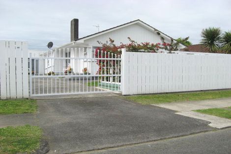 Photo of property in 44 Convair Crescent, Mangere, Auckland, 2022