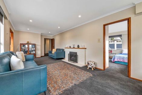 Photo of property in 377 Mangorei Road, Merrilands, New Plymouth, 4312