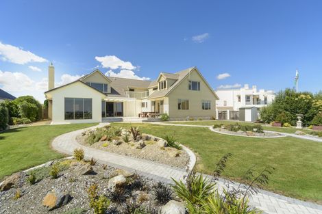 Photo of property in 27 The Strand, Fitzherbert, Palmerston North, 4410