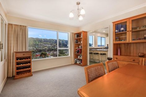 Photo of property in 2 Spicer Place, Tawa, Wellington, 5028