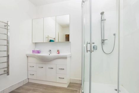 Photo of property in 2 Orsova Place, Lynfield, Auckland, 1042