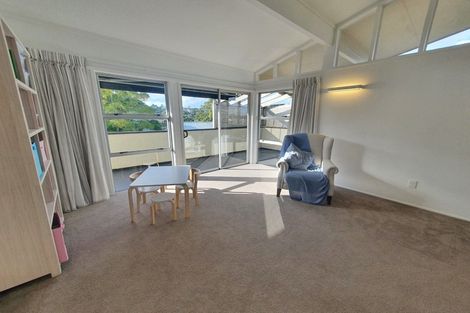 Photo of property in 2/42 Knightsbridge Drive, Forrest Hill, Auckland, 0620