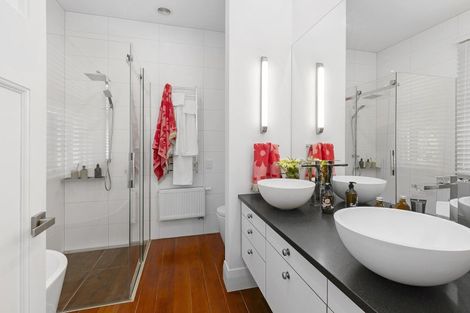 Photo of property in 19 Lower North Terrace, Kelburn, Wellington, 6012