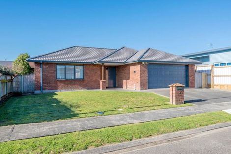 Photo of property in 4 Barry Curtis Place, Levin, 5510