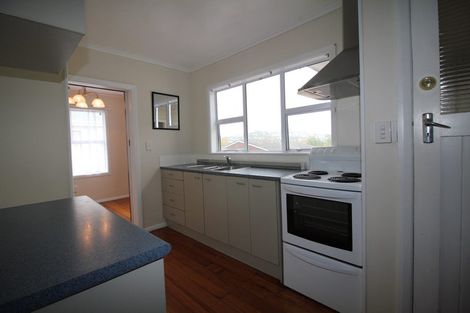 Photo of property in 13 Warrington Grove, Newlands, Wellington, 6037