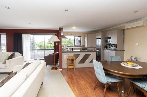 Photo of property in 2 Thomson Avenue, Dinsdale, Hamilton, 3204