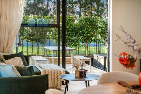 Photo of property in 3/111 Hobsonville Road, West Harbour, Auckland, 0618