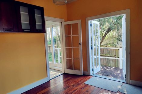 Photo of property in 2/5 Forrest Road, Milford, Auckland, 0620