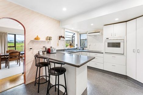 Photo of property in 10 Albatross Close, Whitby, Porirua, 5024