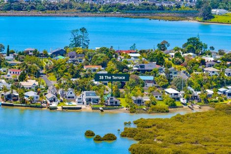 Photo of property in 38 The Terrace, Herald Island, Auckland, 0618