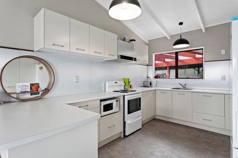 Photo of property in 15 Kauri Street, Edgecumbe, 3120