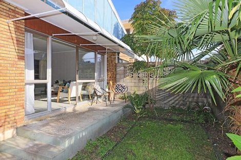 Photo of property in 2/6 Lindsay Street, Havelock North, 4130