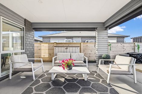 Photo of property in 16 Domain Street, Waiuku, 2123