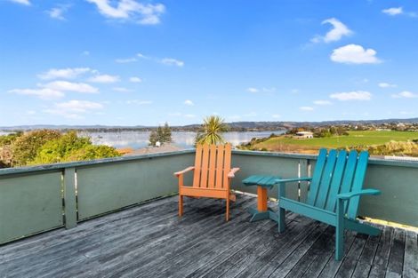 Photo of property in 84 Omokoroa Road, Omokoroa, 3114