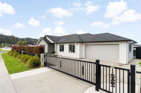 Photo of property in 4 Kauri Grove Drive, Kumeu, 0810