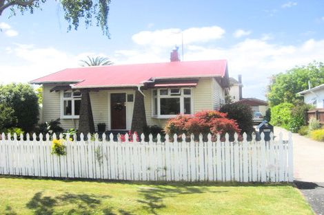 Photo of property in 57 Sandwich Road, Beckenham, Christchurch, 8023