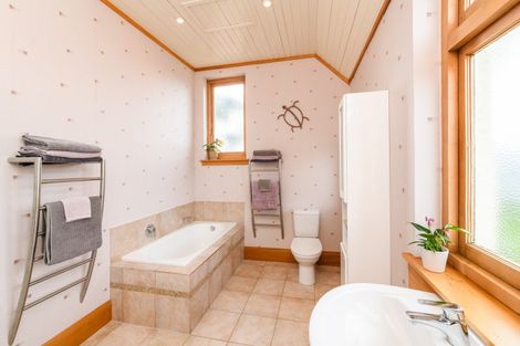 Photo of property in 15 Annandale Avenue, Takaro, Palmerston North, 4410