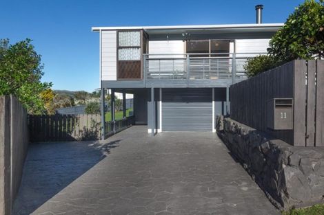 Photo of property in 11 Forglen Place, Tawa, Wellington, 5028