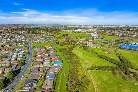 Photo of property in 65 Aviemore Drive, Highland Park, Auckland, 2010