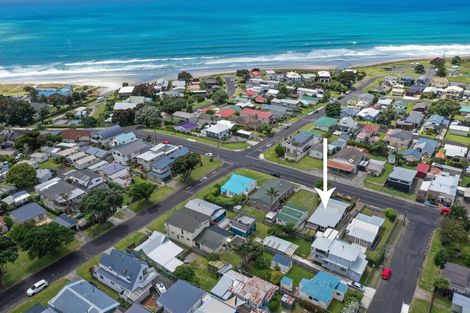 Photo of property in 35 Beach Road, Waihi Beach, 3611