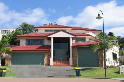 Photo of property in 11 Greenleaf Way, Northcross, Auckland, 0630