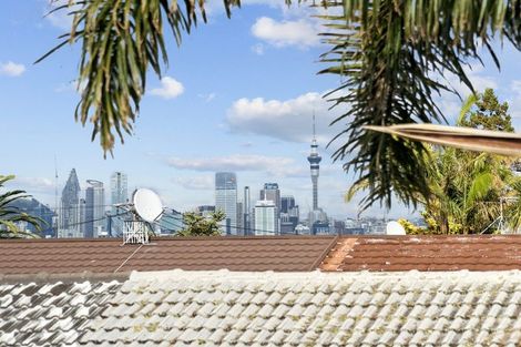 Photo of property in 2/317 Lake Road, Hauraki, Auckland, 0622