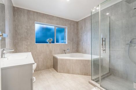 Photo of property in 111 Colwill Road, Massey, Auckland, 0614