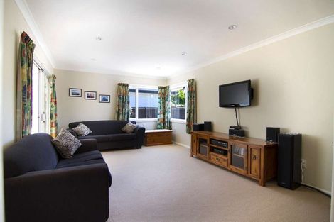 Photo of property in 16 Wychwood Crescent, Bishopdale, Christchurch, 8053