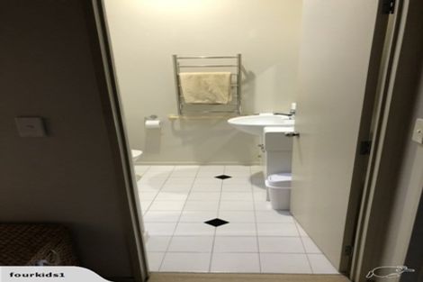 Photo of property in 2f/20 Ian Marwick Place, Birkenhead, Auckland, 0626