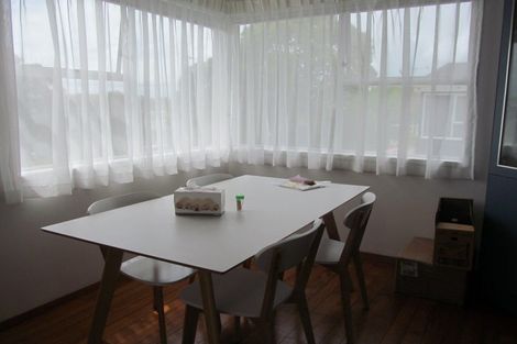 Photo of property in 1/60 Cockayne Crescent, Sunnynook, Auckland, 0620