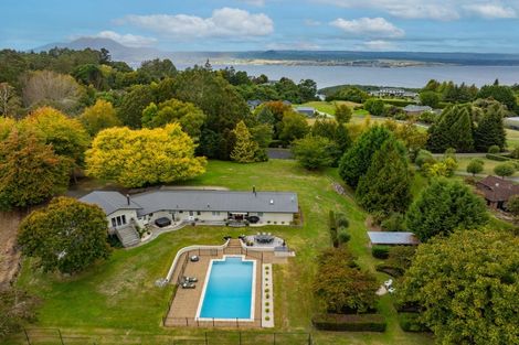 Photo of property in 142 Gillespie Place, Acacia Bay, Taupo, 3385