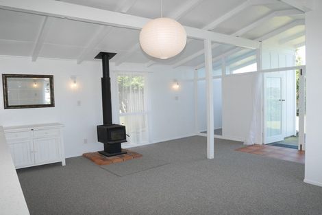 Photo of property in 25 Hemara Street, Waikanae Beach, Waikanae, 5036