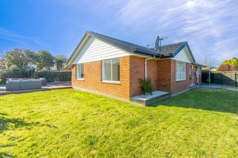 Photo of property in 6 Ronald George Place, Parklands, Christchurch, 8083