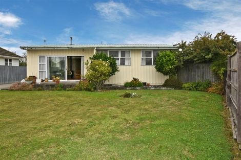 Photo of property in 10 Virgil Place, Northcote, Christchurch, 8052