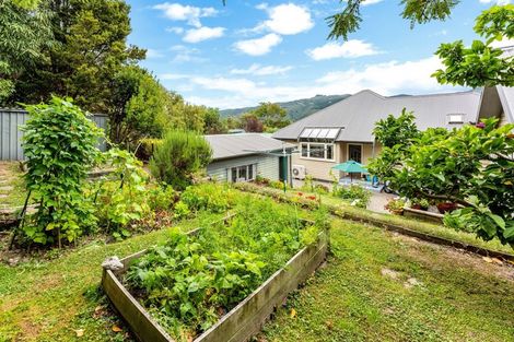 Photo of property in 72 Heretaunga Square, Silverstream, Upper Hutt, 5019