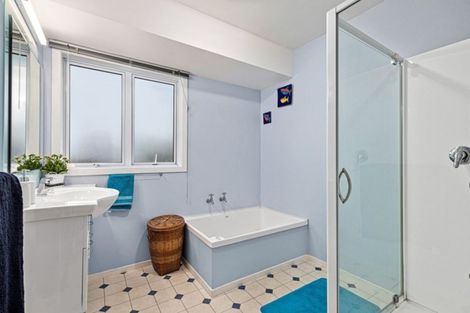 Photo of property in 16 Tiki Street, New Lynn, Auckland, 0600